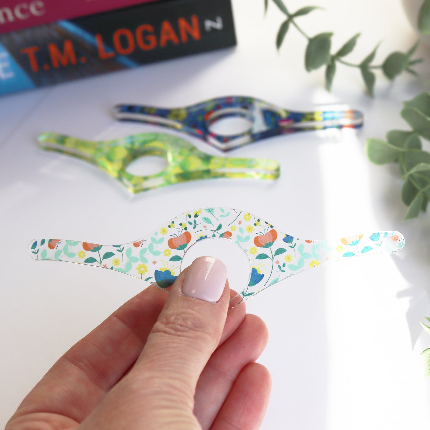 Printed Acrylic Thumb Page Holder