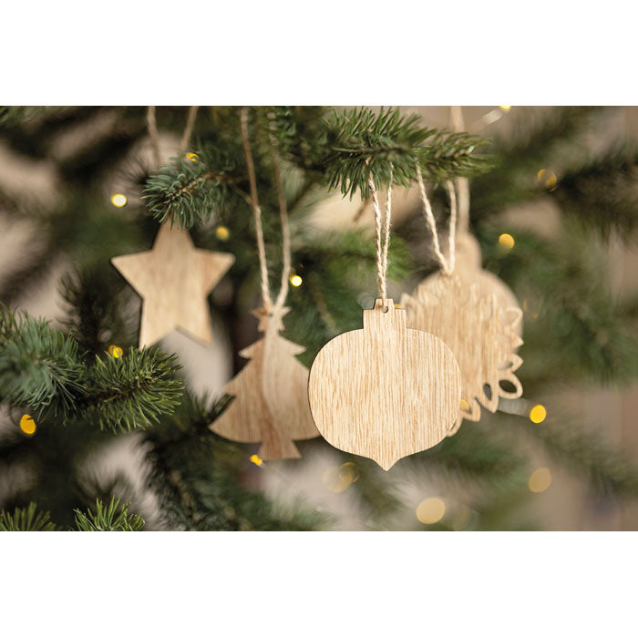 Branded beech wood Christmas ornaments set, on the tree