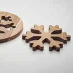 Branded acacia snowflake pot holders set, detail