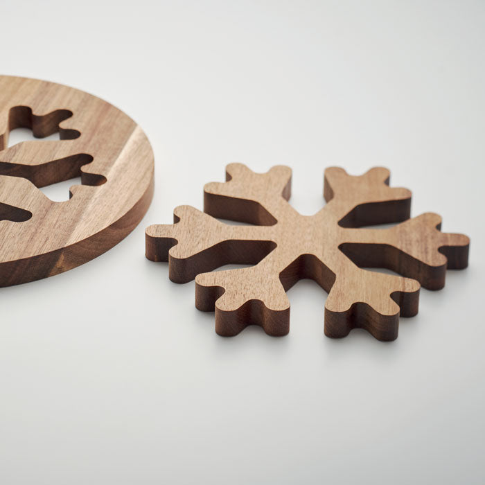 Branded acacia snowflake pot holders set, detail