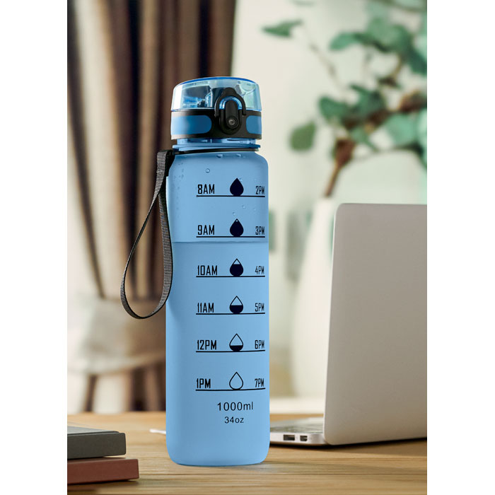 Branded RPET time-marking sports bottle, in use