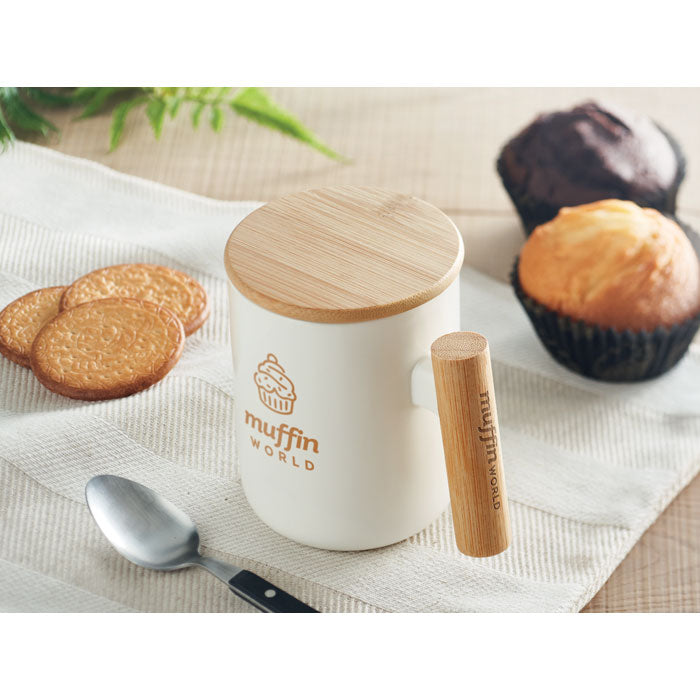 Branded porcelain mug with bamboo lid, in use